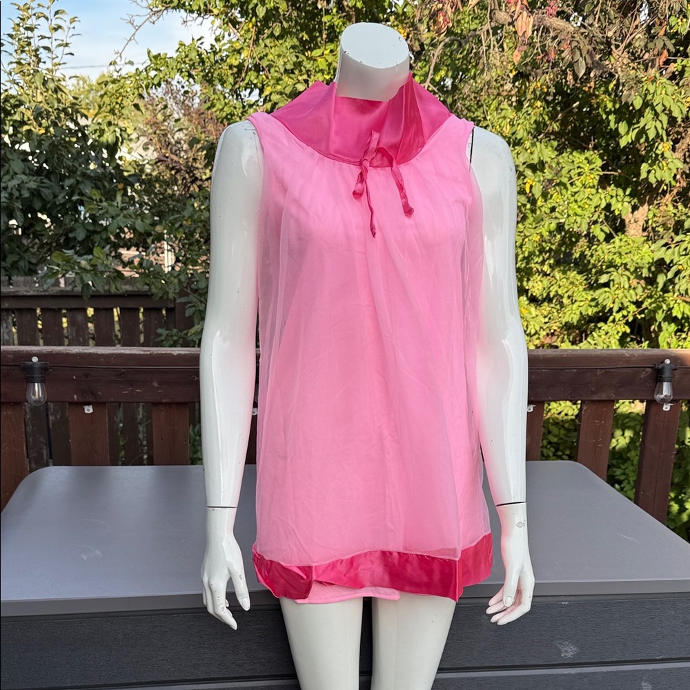 🎀1960's Hot Pink short Chiffon baby dolls Night Gown w bow and pink sewn in slip